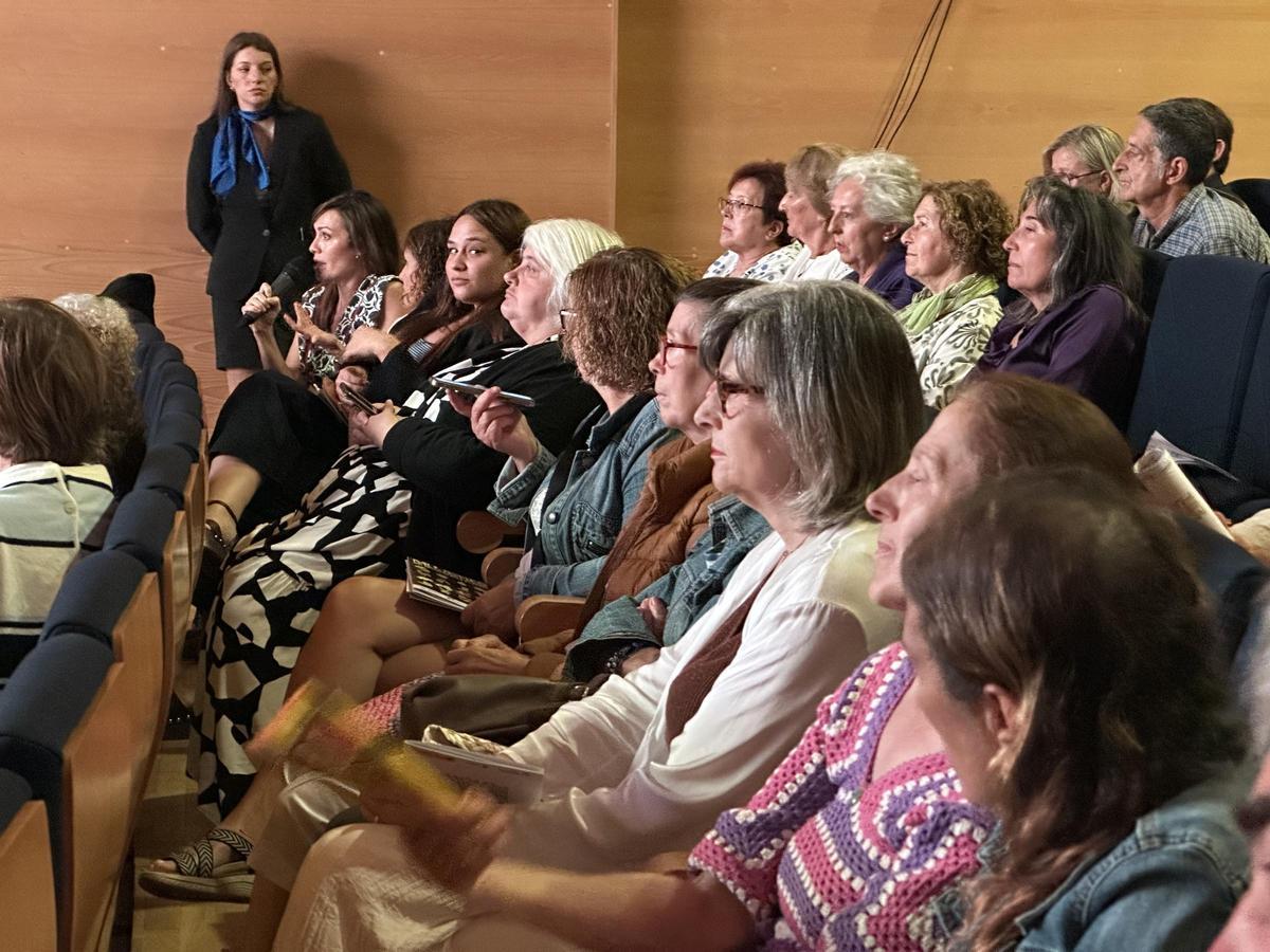 Público durante el encuentro, en el auditorio de As Quintas.