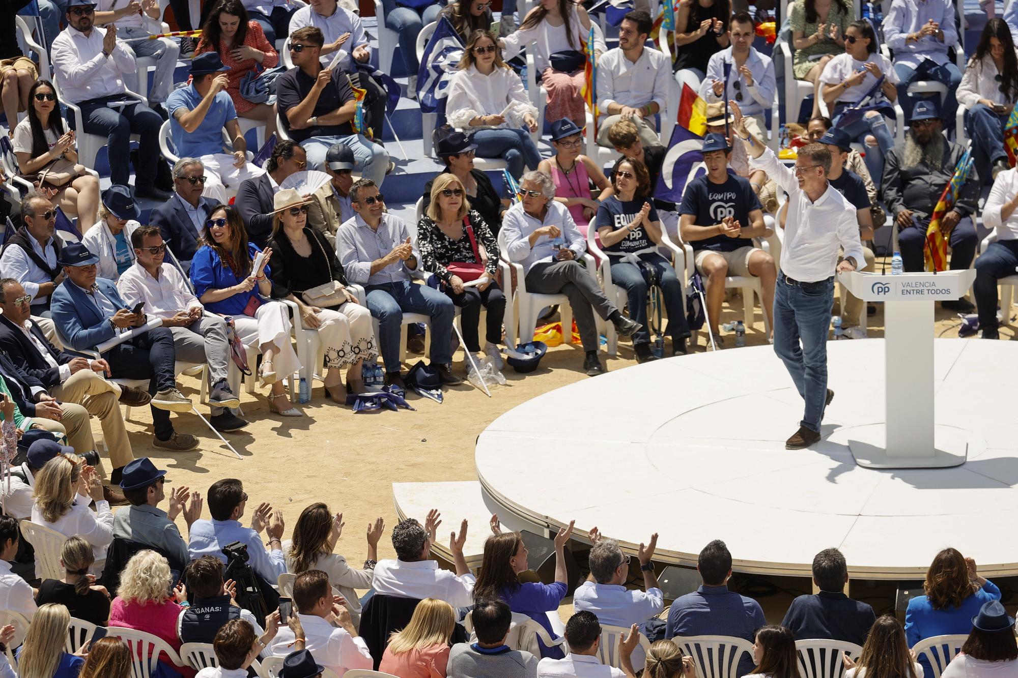 La plaza de toros de Valencia se ha llenado con 12.000 personas para asistir al acto central de campaña del PP