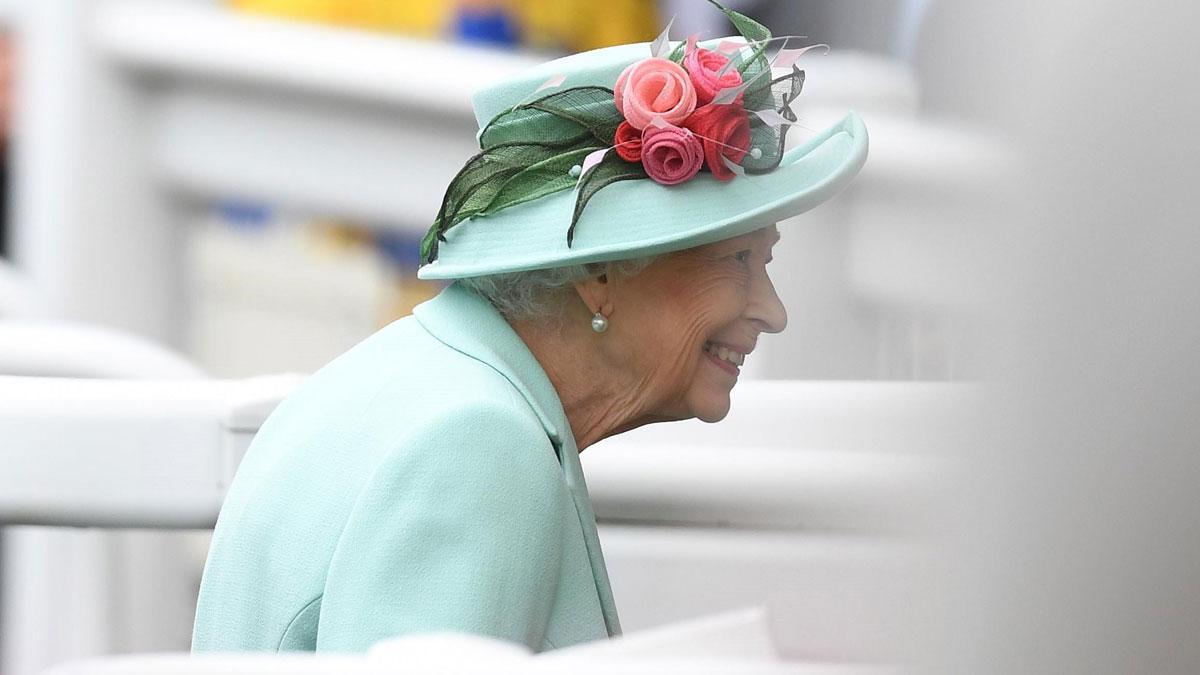 La reina Isabel II cancela sus compromisos virtuales por los síntomas del covid
