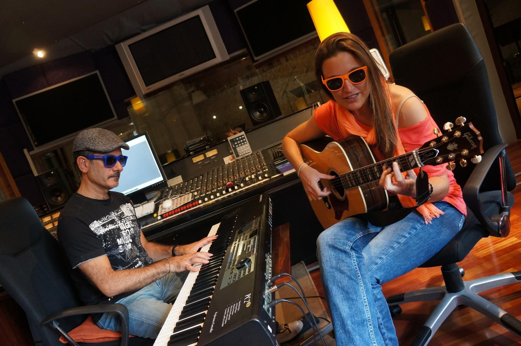 Brunet y Cardona, en el estudio del primero, en Bunyola