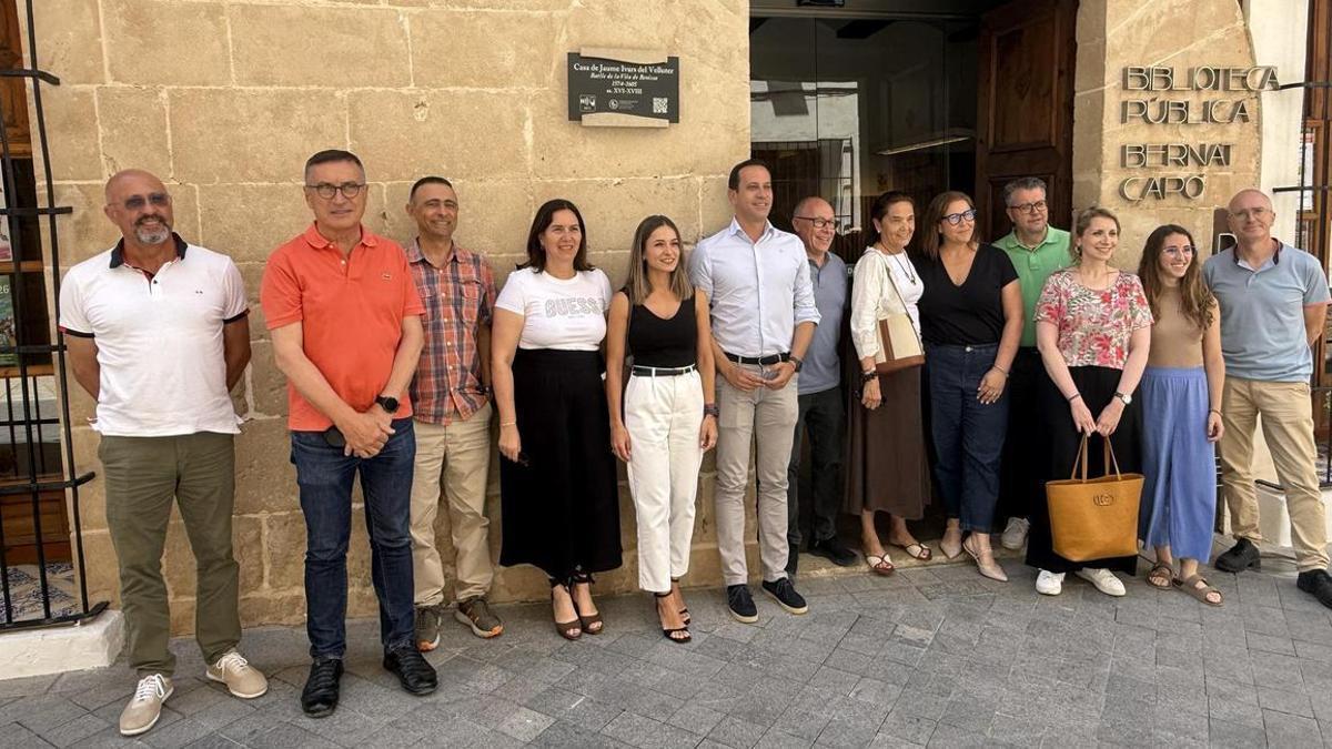 Los trabajadores municipales, los técnicos y el alcalde y la concejala de Turismo