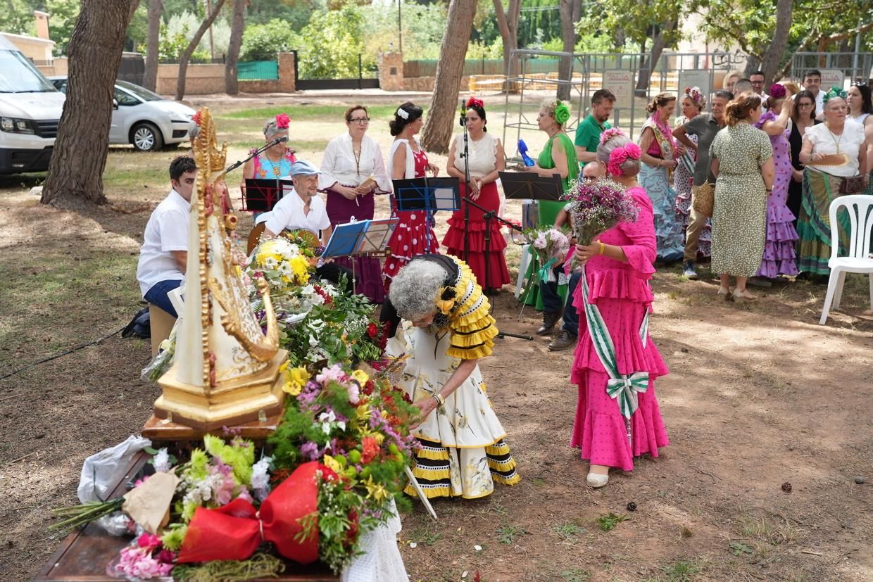 Vila-real exhibe devoción por la Virgen del Rocío en El Termet