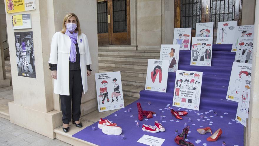 Zapatos rojos en conmemoración de las mujeres asesinadas este año