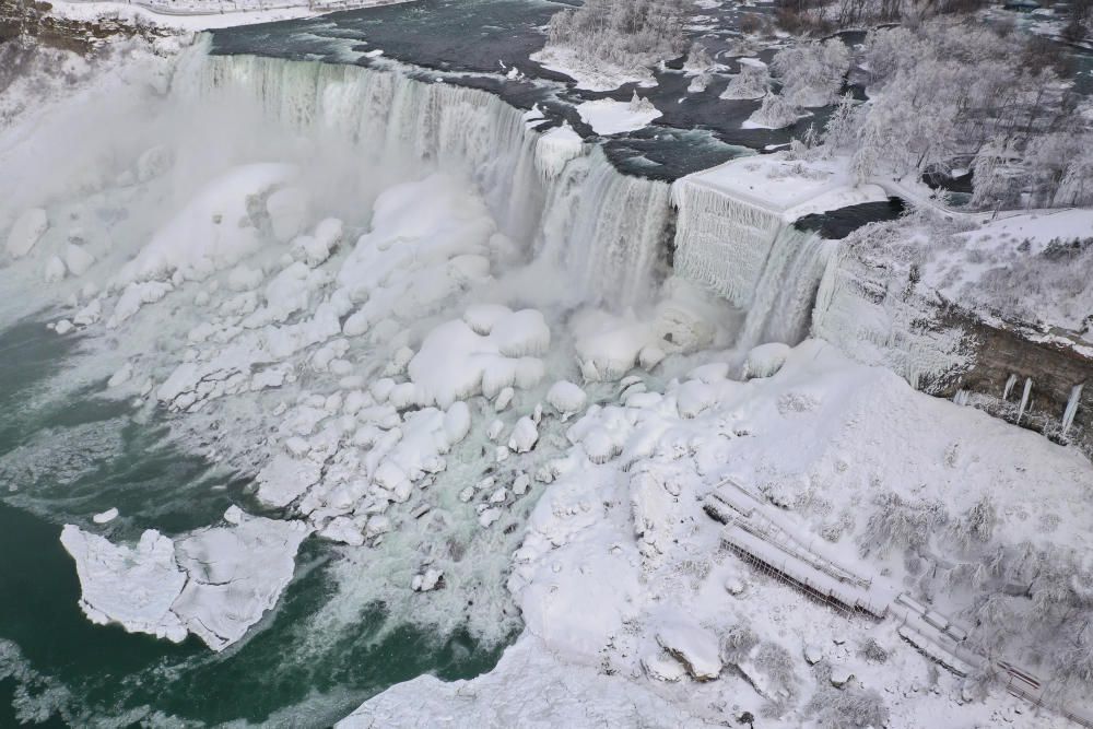 L'hivern glaça les cascades del Niàgara