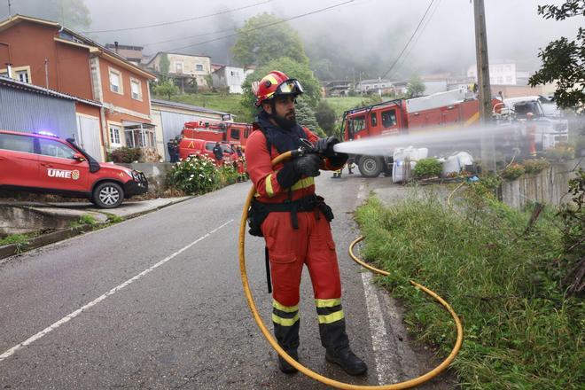 La UME se prepara en Valdés y Tineo para los incendios del verano