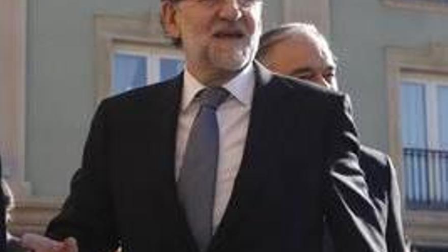 Rajoy suspende su mitin en Talavera La Real ante la protesta de los bomberos de Badajoz