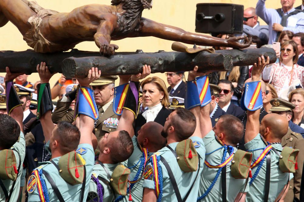 Tras desembarcar en el puerto de Málaga, la Compañía de Honores de la X Bandera del Tercio 'Alejandro Farnesio', IV protagoniza uno de los momentos más intensos de la Semana Santa de Málaga