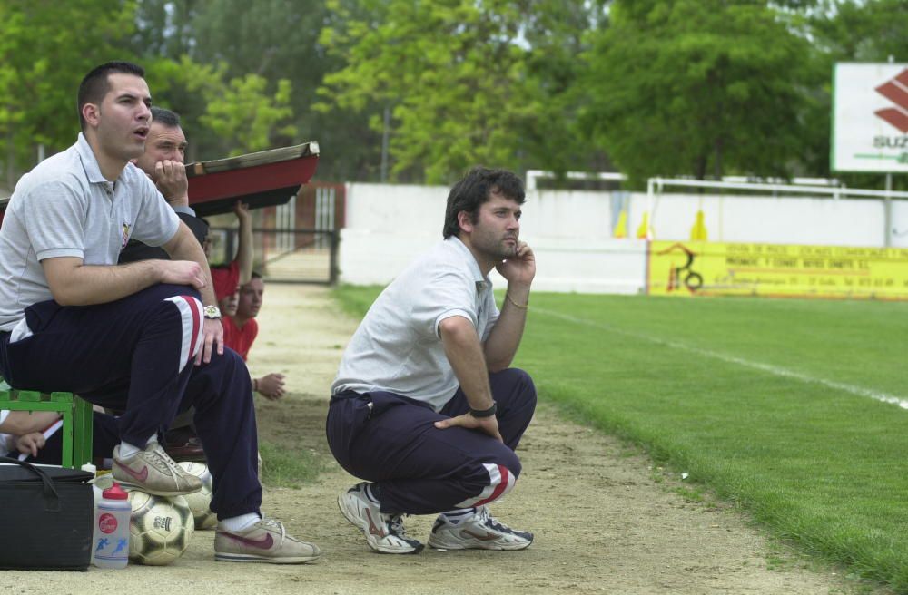 Joc i alegria del jugadors del CE Manresa per l''ascens de categoria la temporada 2000-2001