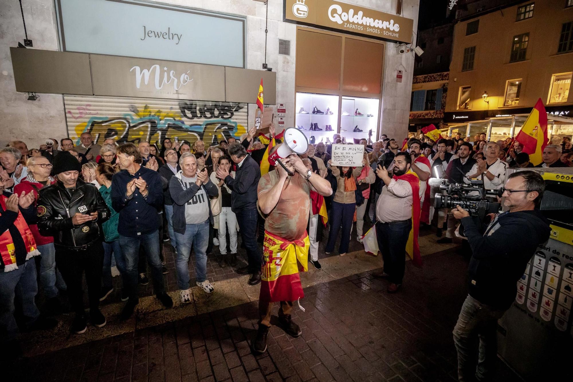 200 Personen demonstrieren auf Mallorca gegen die geplante Begnadigung der katalanischen Separatisten