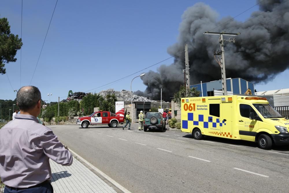 El fuego se ha registrado en una nave dedicada al reciclaje de residuos