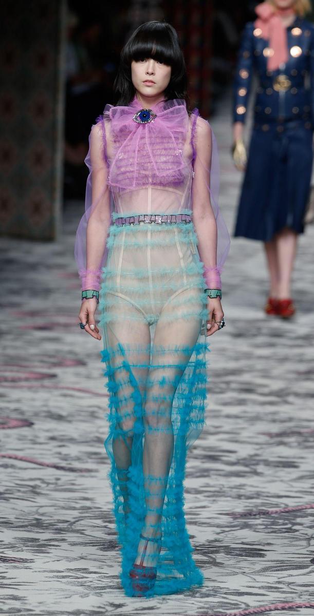 MFW: Gucci Primavera/Verano 2016, vestido con transparencias