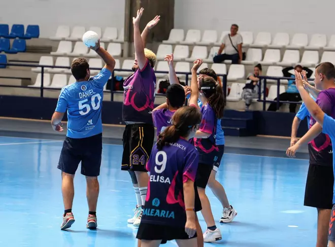Así ha sido la jornada de balonmano inclusivo en el Pitiu Rochel de Alicante