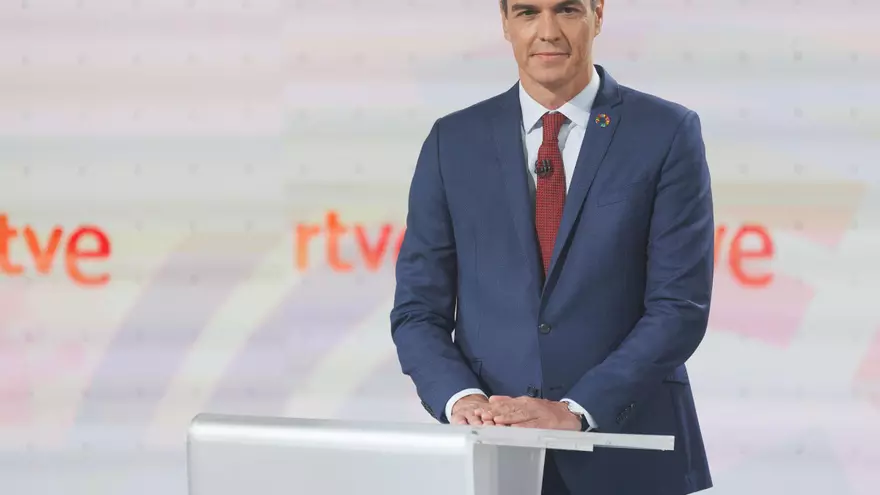 Pedro Sánchez: "Al señor Feijóo le avergüenza comparecer junto al señor Abascal"