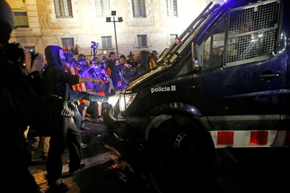 Protesta frente a la Jefatura de Vía Laietana