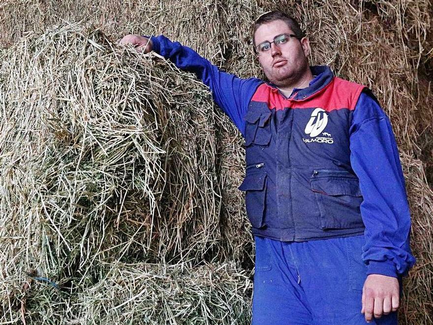 Un joven agricultor y ganadero de Molacillos. | Jose Luis Fernández