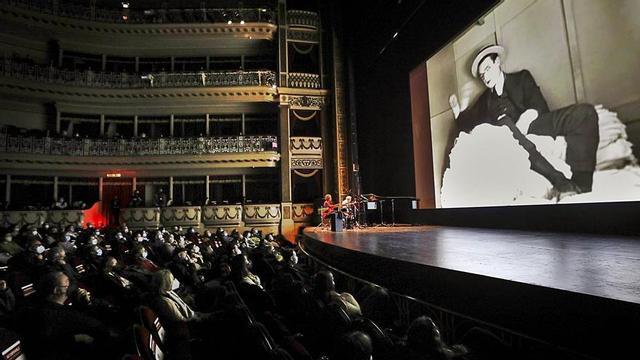 Un momento de la proyección de “El hombre mosca”. | Luisma Murias