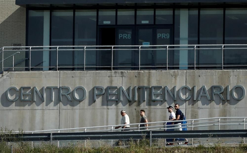 Tres miembros de la Manada abandonan la cárcel ...