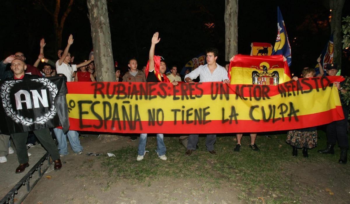 Manifestación contra la obra «Lorca eran todos» de Rubianes en 2006