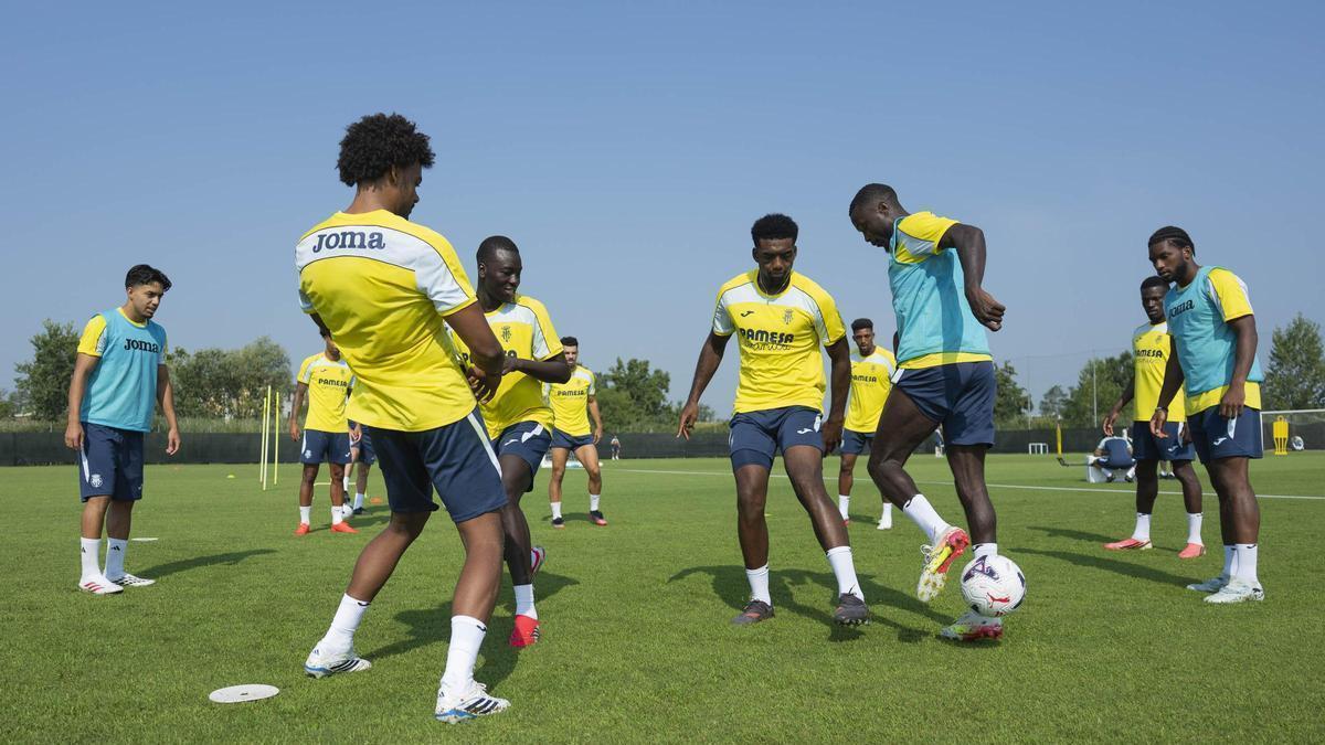 Los jugadores del Submarino en el entrenamiento del pasado viernes