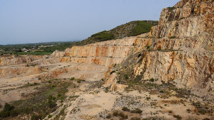 Torrent busca ideas para recuperar la cantera de la Serra Perenxisa