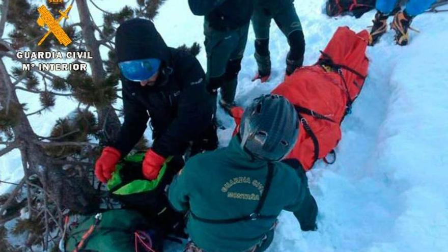 Cuatro esquiadores rescatados en el Pirineo tras varios aludes