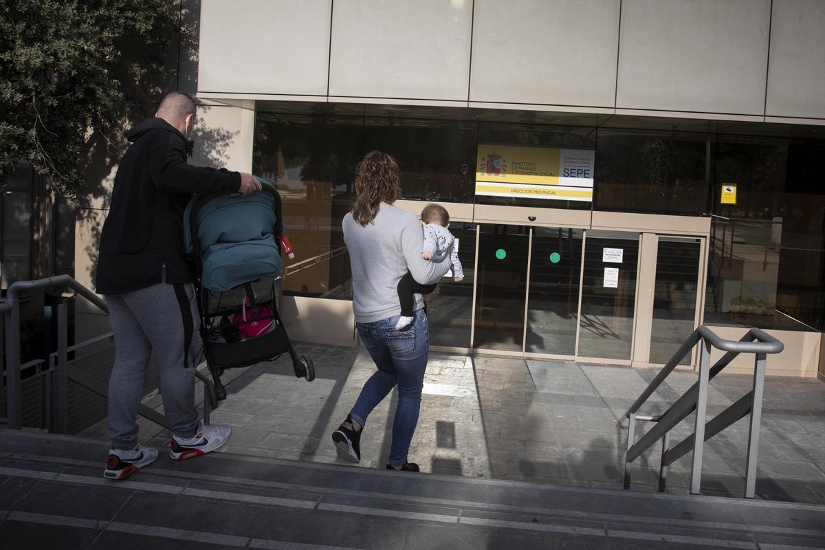 El Congrés debatrà incentius per evitar la fuga de funcionaris de l’Estat a Catalunya El Congrés debatrà incentius per evitar la fuga de funcionaris de l’Estat a Catalunya