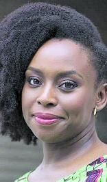 CHIMAMANDA  NGOZI ADICHIE.- Referente del feminismo siglo XXI, la escritora nigeriana ha colocado su novela ‘Americanah’ en la lista global de ‘best sellers’.