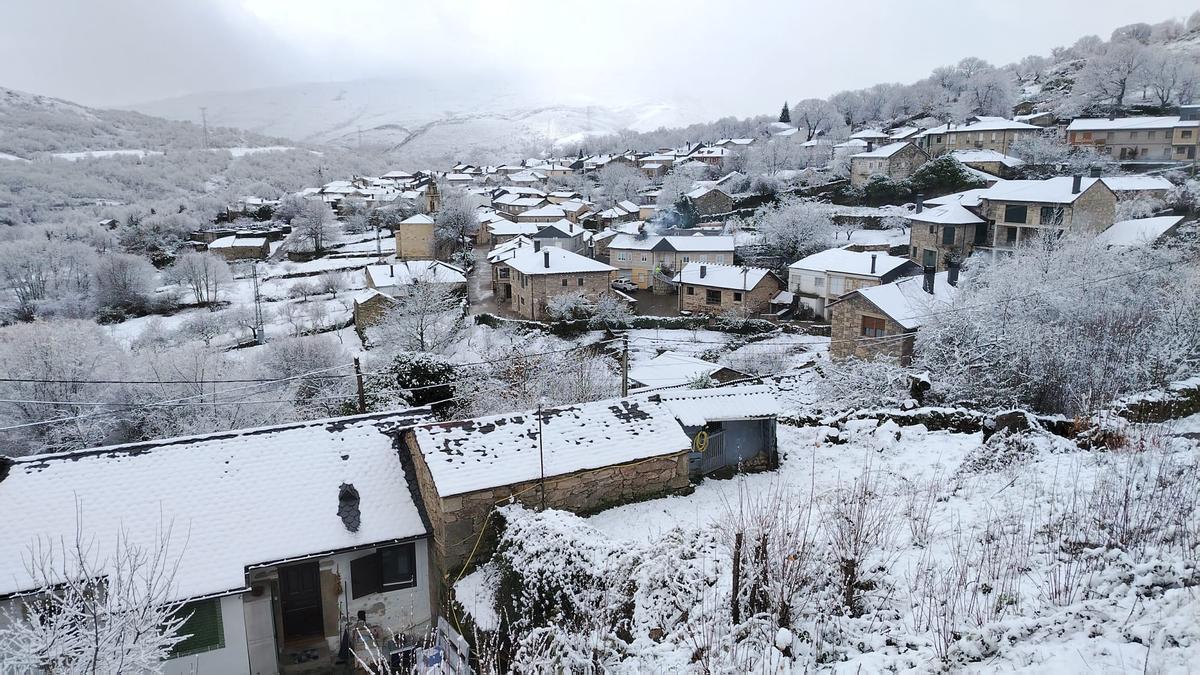 Sanabria, cubierta de blanco tras una nevada de este invierno