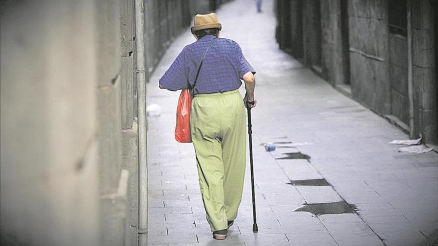 Los castellonenses que viven solos van a más y suman uno de cada cuatro hogares