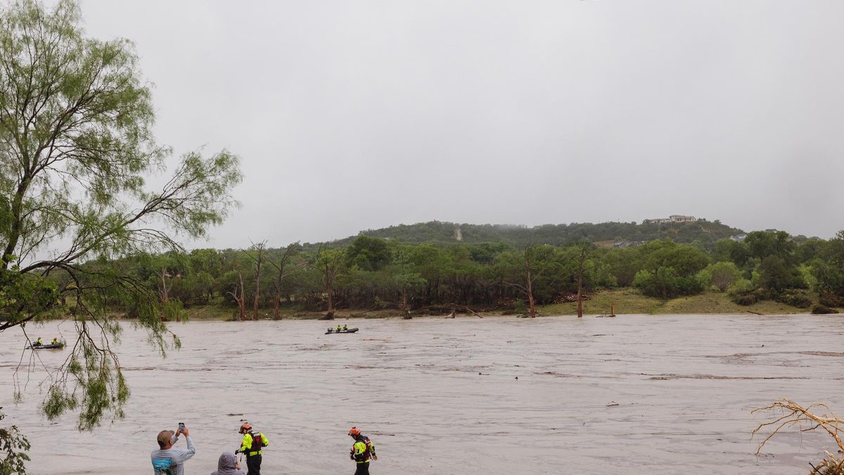 Labores de búsqueda tras las inundaciones de Texas.
