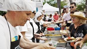 Viladecans acull un dinar d’aprofitament per denunciar el desaprofitament d’aliments