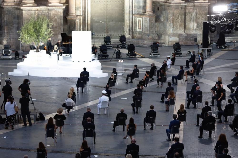 Acto en homenaje a las víctimas del coronavirus en la Región