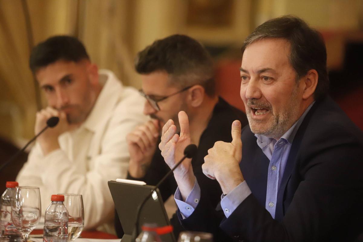 La mesa redonda en el Real Círculo de la Amistad, con protagonistas del Córdoba CF, en imágenes