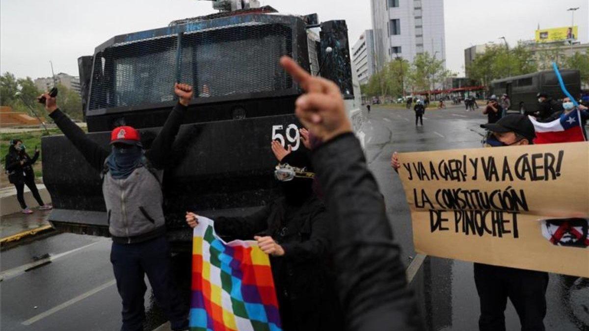 Los chilenos salen nuevamente a la &quot;Plaza Dignidad&quot; para protestar