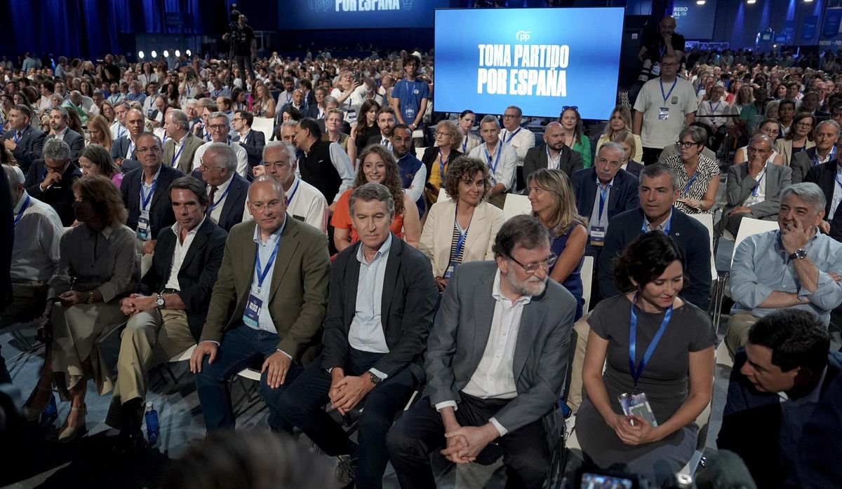 Aznar, Tellado, Feijóo, Rajoy, Ayuso y Moreno. Congreso Nacional del Partido Popular.