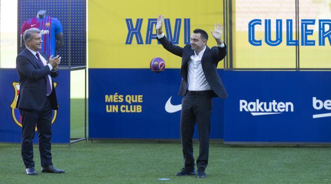 La presentación de Xavi Hernández, en imágenes