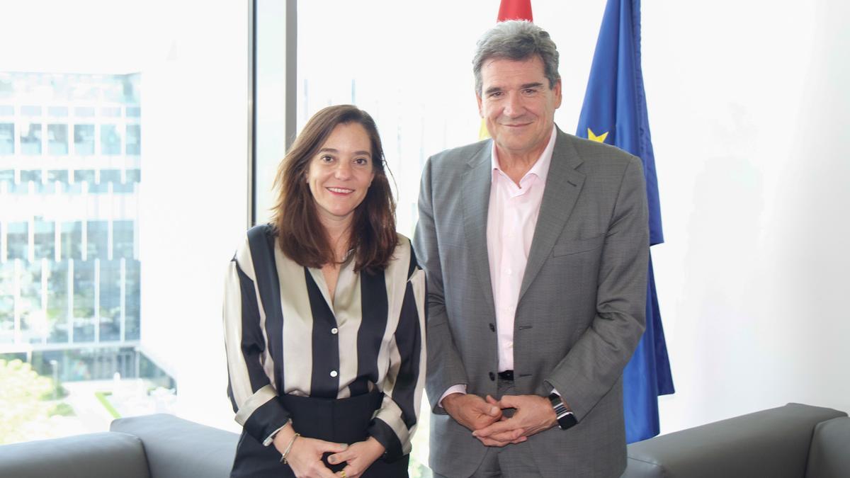 El ministro para la Transformación Ecológica, José Luis Escrivá, y la alcaldesa de A Coruña, Inés Rey.