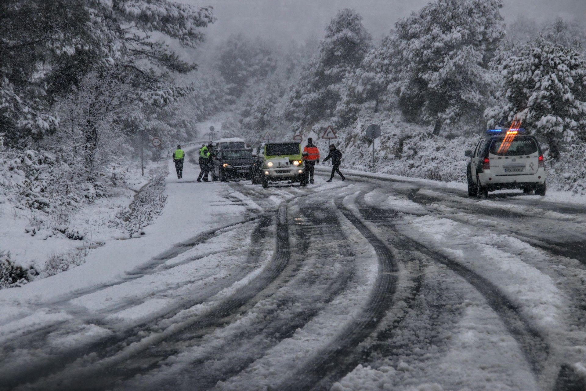 Alcoy y Banyeres se cubren de nieve dos días antes de comenzar la primavera