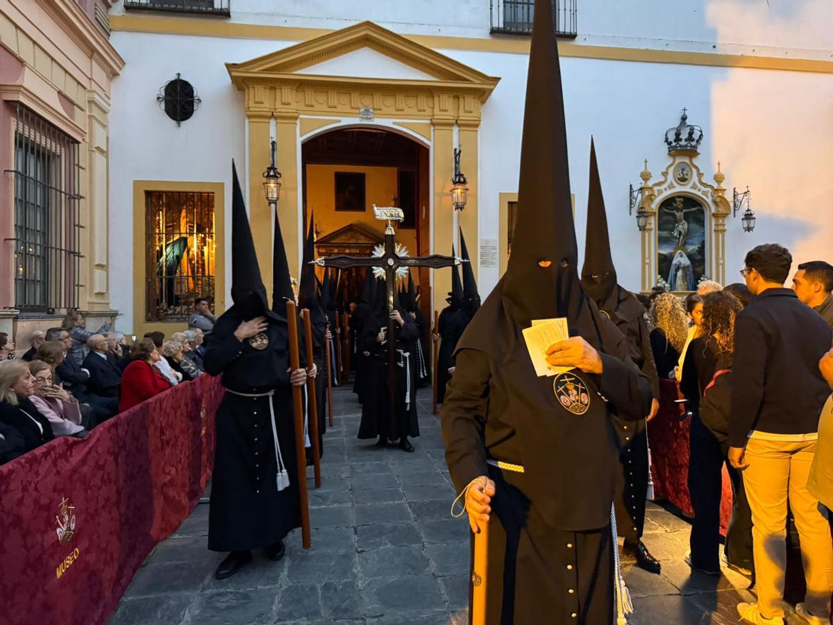 Cruz de guía de la Hermandad del Museo.