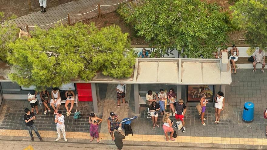 Un clima de intranquilidad se respira en el aire mientras los vecinos especulan si habrá un desalojo en el pueblo