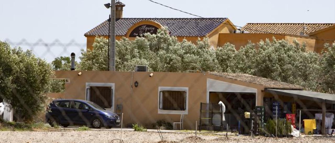 El incendio tuvo lugar en una vivienda situada junto a L’Alquería del Xúquer, en Alzira. | PERALES IBORRA