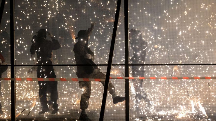 El precio de la pólvora se triplica en una década y la burocracia aprieta a los festeros en Elche