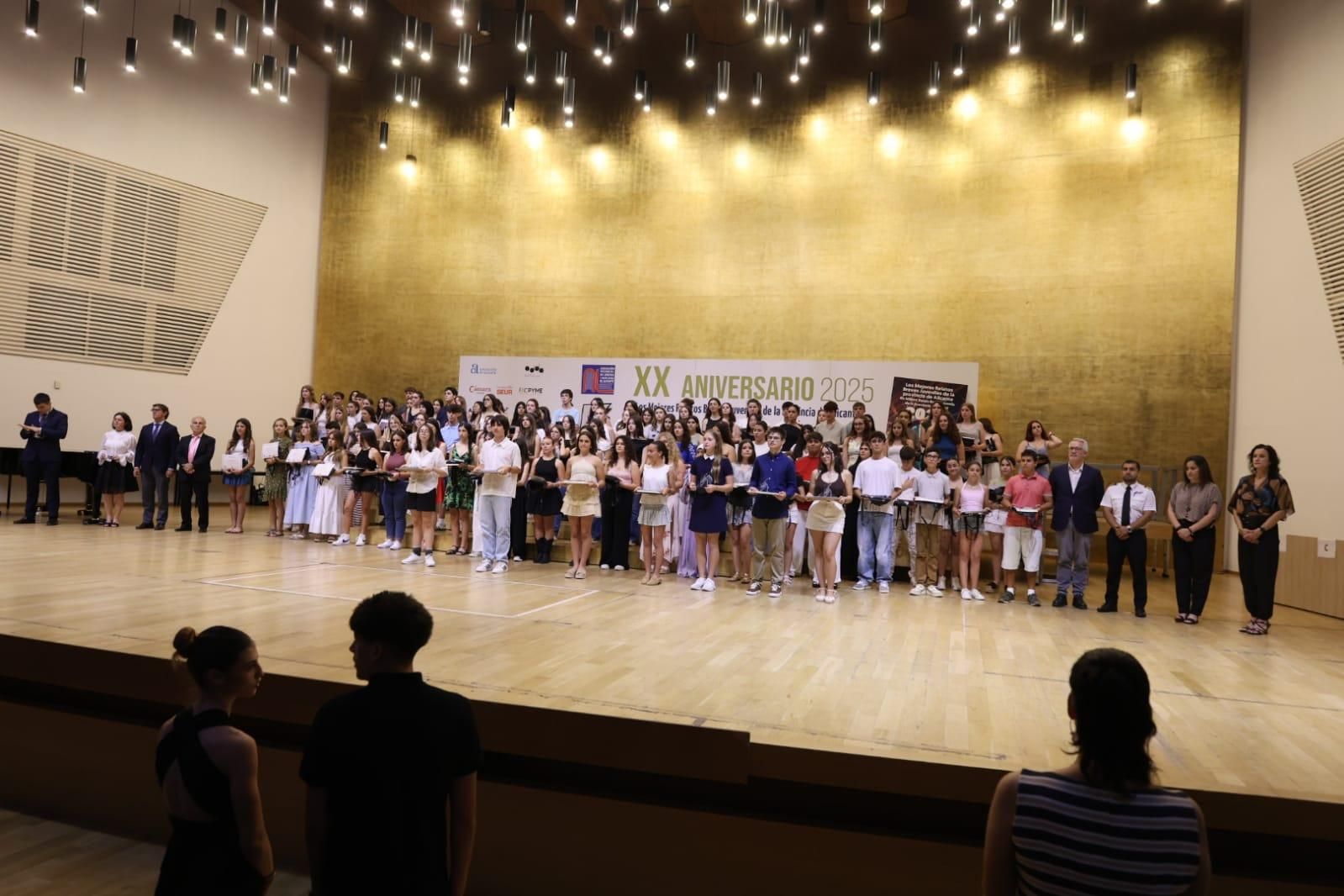 Entrega de premios en el ADDA del XX Concurso de los Mejores Relatos Breves Juveniles de la Provincia de Alicante