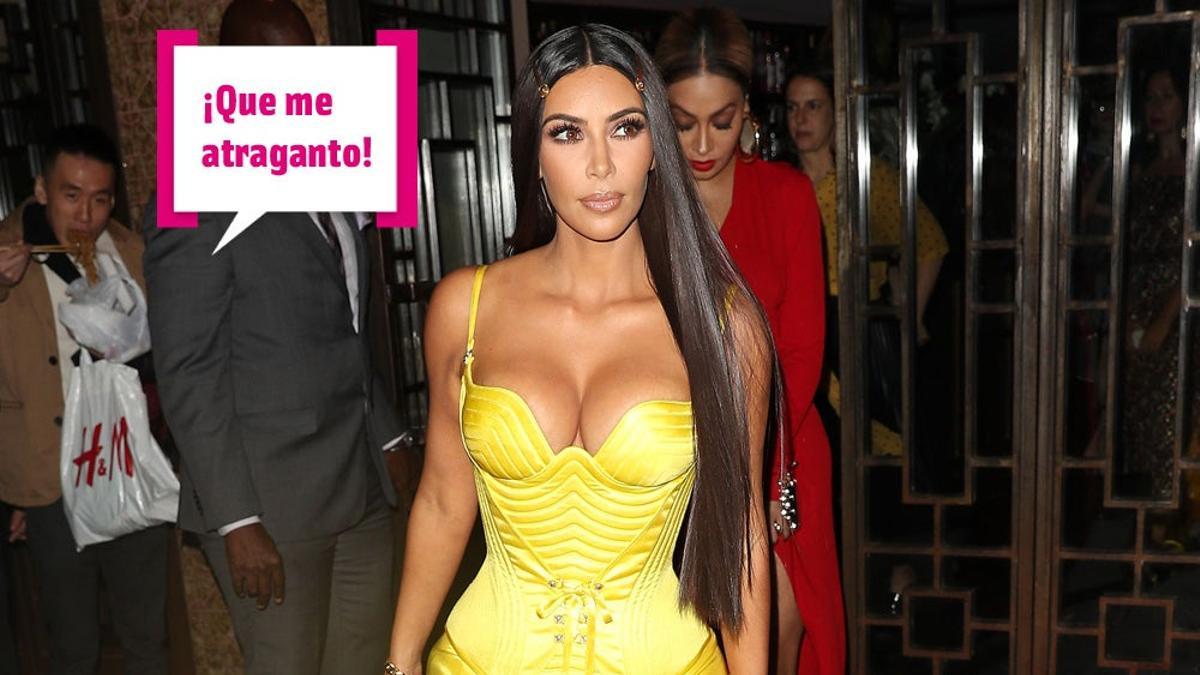 Kim Kardashian con vestidazo amarillo