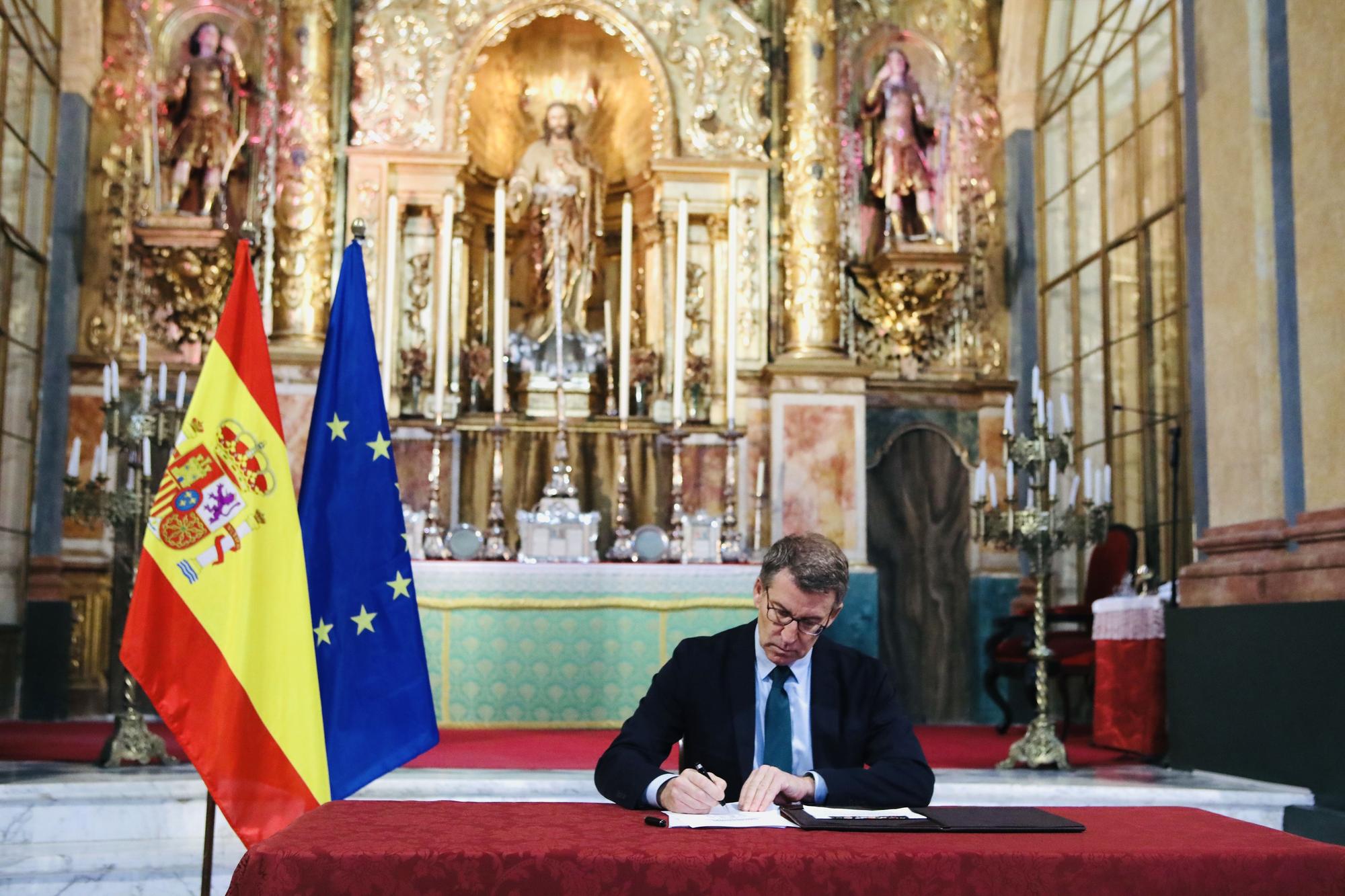 Feijóo durante la firma del plan de calidad institucional en Cádiz.