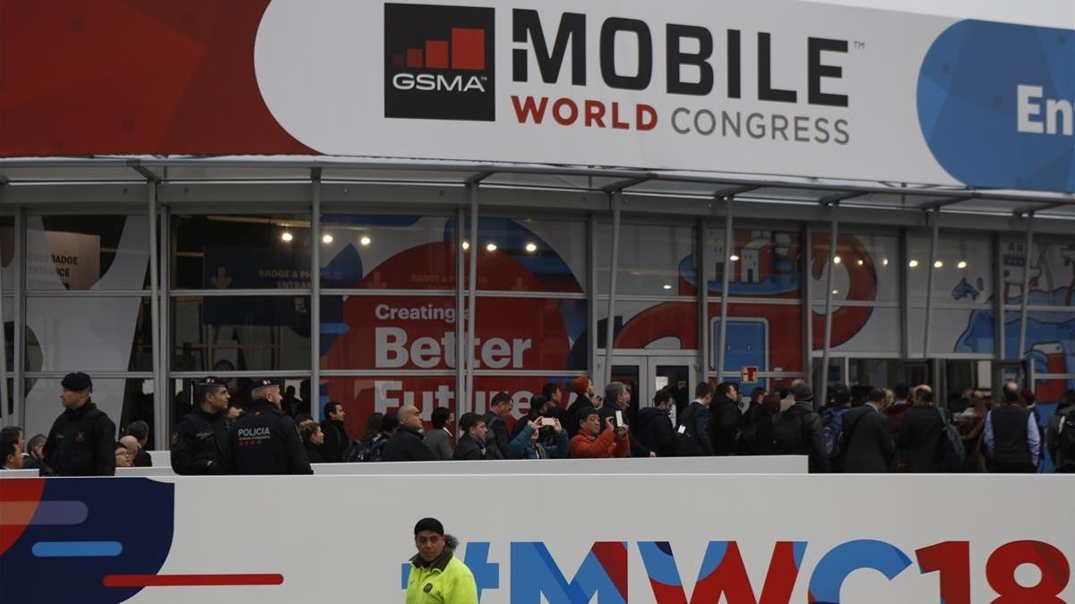 Colas para acceder al MWC esta mañana.