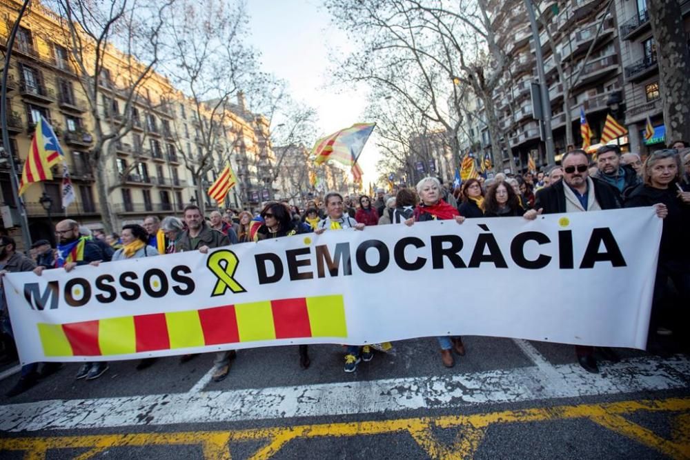 L'independentisme es manifesta a Barcelona en contra del judici del procés