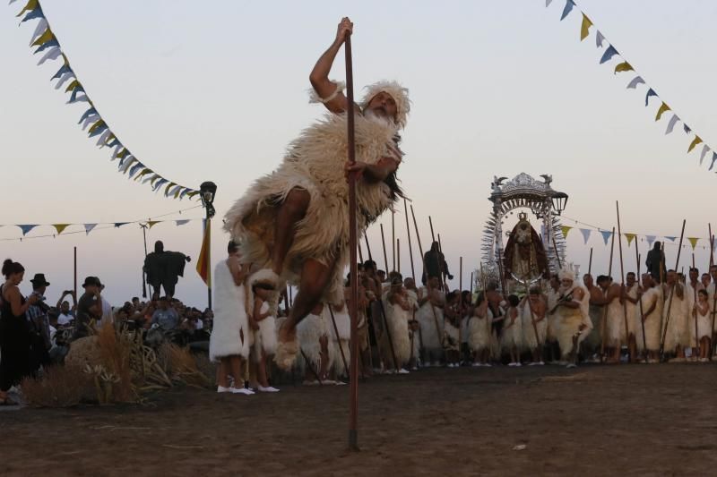 Representación del hallazgo de la Virgen de Candelaria por los guanches 2016