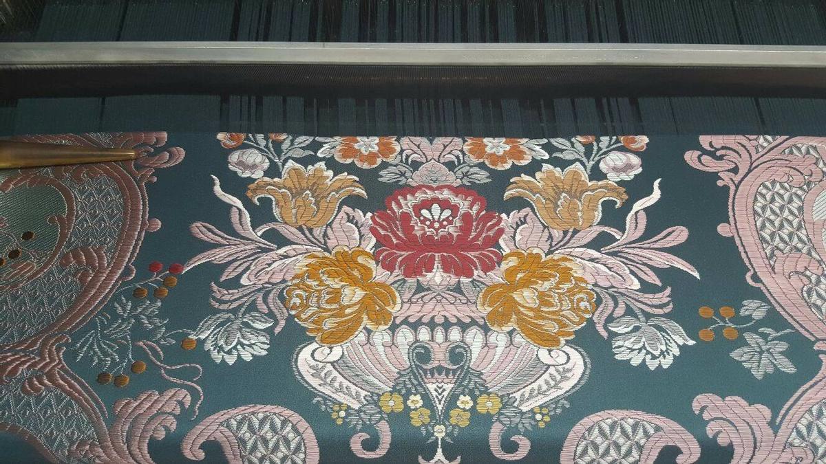 El diseño está formado por ocho colores de trama, tres fijos y cinco que van cambiando a gusto El diseño está formado por ocho colores de trama, tres fijos y cinco que van cambiando a gusto