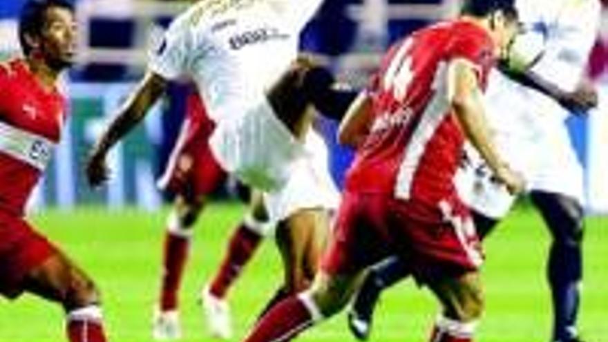 El Sevilla se impone en el Pizjuán, pero Depor y Racing caen fuera